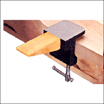 Bench Pin With Combination Anvil